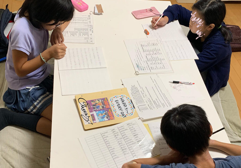 子供英語教室・英検対策 Hello Kids English Club 小学生クラスの様子