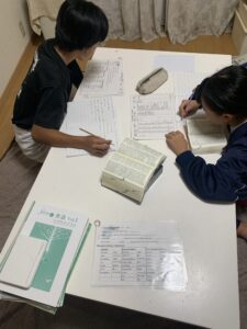 子供英語教室・英検対策 Hello Kids English Club 中学生クラスの様子