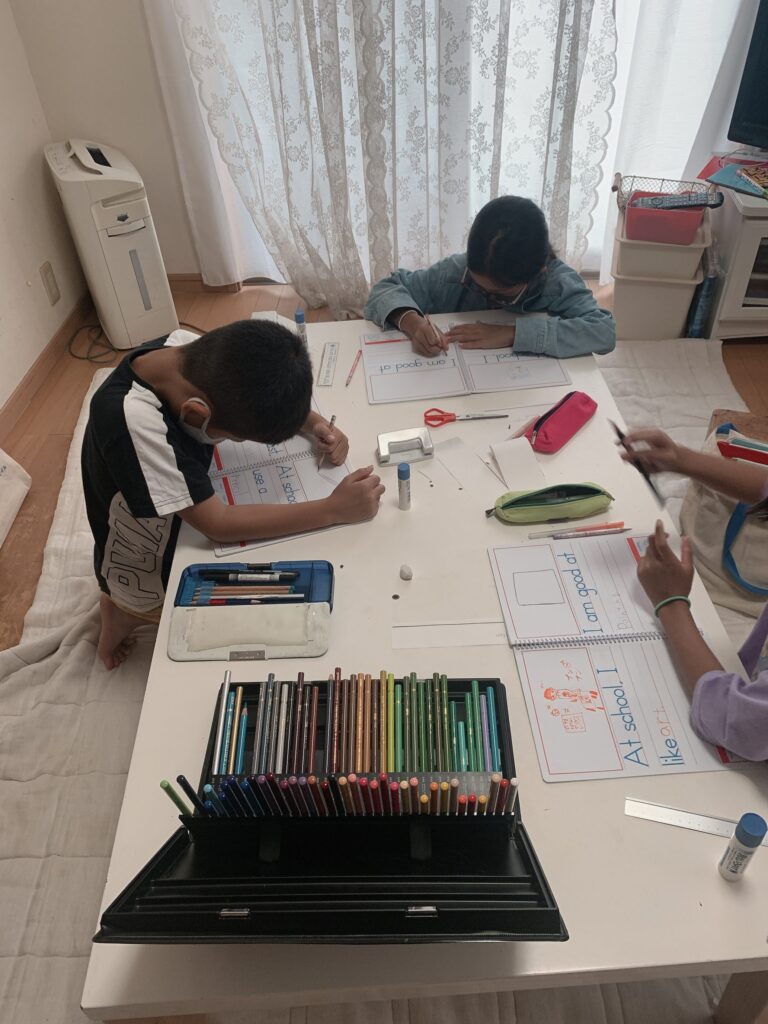 子供英語教室・英検対策 Hello Kids English Club 小学生クラスの様子